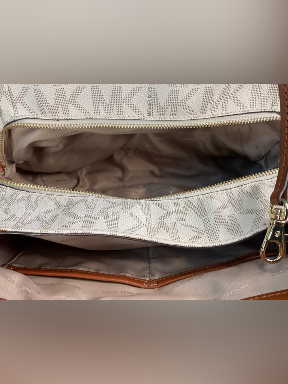 Michael Kors Raven Large Shoulder Tote in Vanilla Signature – Like New! - Picture 16 of 16